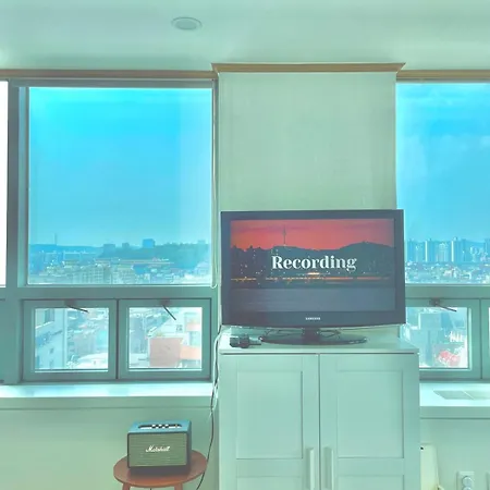 New 3-Minute Walk From Hongdae Entrance Station Beautiful Sunset City View